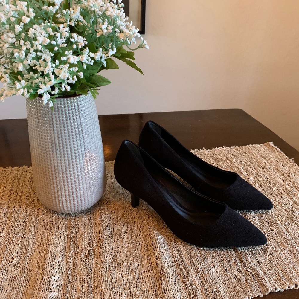 Ukies Jackie Suede Pump in Black